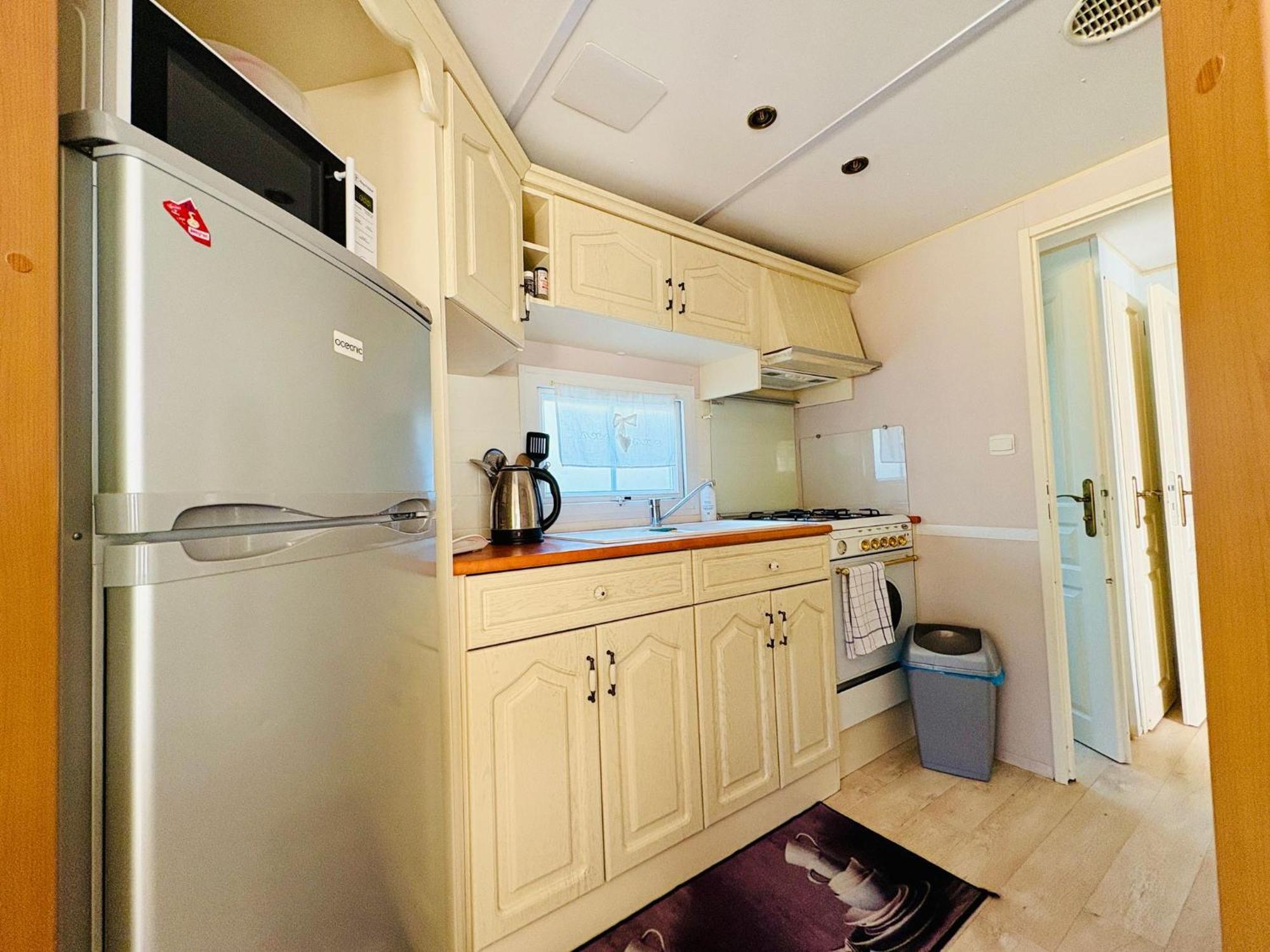 Mobil'Home Climatise Terrain Prive Proche Du Zoo De La Palmyre Les Mathes Exterior foto